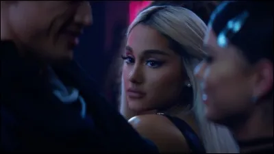 La chanson Break up with your girlfriend, I'm bored parle-t-elle de lesbianisme ?