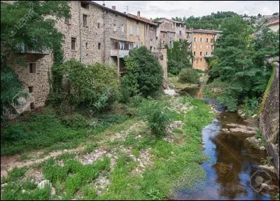 La Ligne est une rivière, d'un département dont la préfecture est Privas :