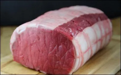 En cuisine, quel verbe définit l'action de recouvrir un morceau de viande d'une mince bande de lard ?