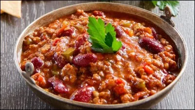 À quel pays le chili con carne est-il souvent attribué ?