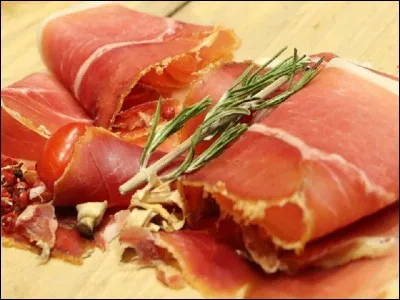 De quelle ville, le jambon n'est-il PAS la spécialité ?