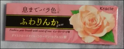 Quelle est la particularité du chewing-gum japonais à l'huile de rose de Damas ?