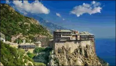 Vrai ou faux : le Mont Athos, en Grèce, est célèbre pour ses vingt monastères catholiques.