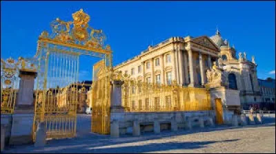 De quels rois de France le château de Versailles, dans les Yvelines, fut-il la résidence ?