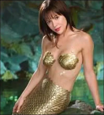 Dans la saison 5 épisode 2 : pourquoi Phoebe se transforme-t-elle en sirène ?