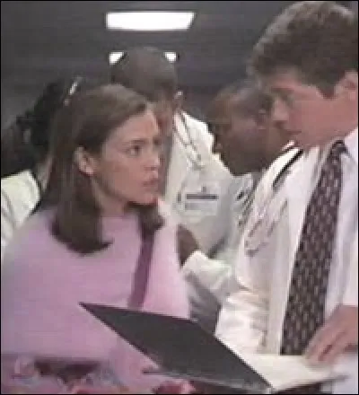 Dans la saison 2 épisode 12 : Piper tombe dans le coma, et à ce moment elle sort avec :