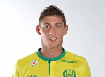 Qui est ce joueur qui a disparu en avion il n'y a pas très longtemps ?