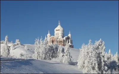 Dans une chanson de qui, la neige blanchit-elle la place Rouge ?