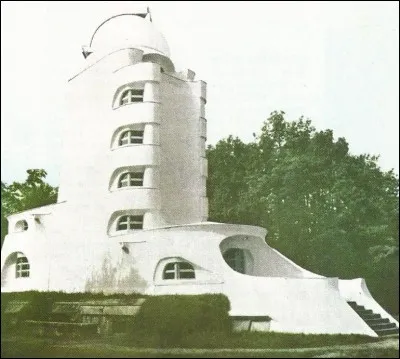 Qui est l'architecte de l'observatoire "Einstein" à Potsdam ?
