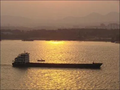 A quelle couleur associe-t-on le fleuve Yang-Tseu-Kiang ?