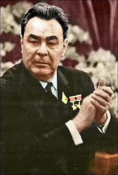 Avec quel pays Léonid Brejnev conclut-il des accords de coopération en 1973 pour la première fois ?