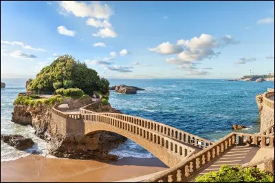 Combien de for&ccedil;ats le bagne de Nice pouvait-il accueillir au maximum ?