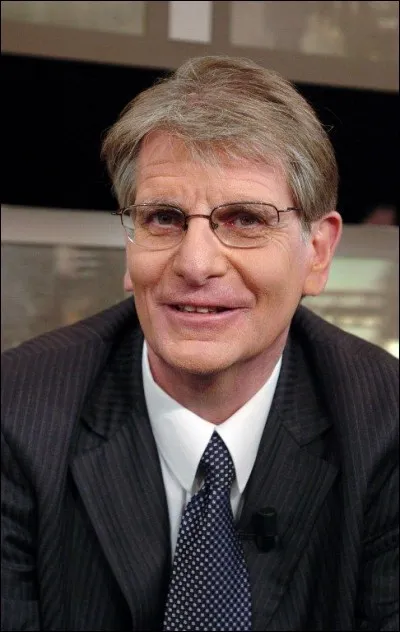 Cet homme politique, communiste, député de 1993 à 2012, maire de Saint-Denis de 1991 à 2004, c'est ...