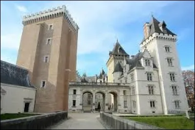 Et terminons cette balade par le château de Pau se situant dans la région Nouvelle-Aquitaine. Dans quel département se trouve-t-il ?