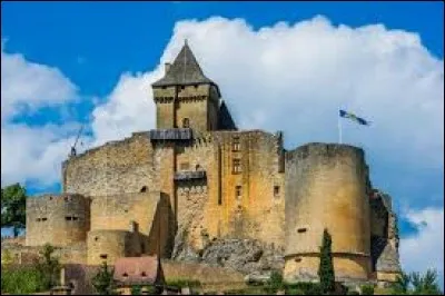 Nous voici à présent dans la région Occitanie, plus précisément en Dordogne. Quel est le nom de cette forteresse médiévale ?