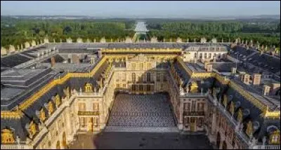 Bienvenue en région île-de-France. Dans quel département se situe le célèbre château de Versailles ?