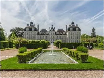 Maintenant, rendez-vous dans la région Centre-Val de Loire. Dans quel département se trouve le château de Cheverny ?