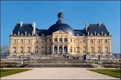 Petit tour du côté de la région Île-de-France, dans le département de la Seine-et-Marne. Comment s'appelle ce château construit pour Nicolas Fouquet ?