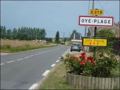 Comme vous pouvez le voir, nous sommes l'entrée de Oye-Plage. Ville des Hauts-de-France, dans l'arrondissement de Calais, dans la plaine maritime de Flandre, elle se situe dans le département ...