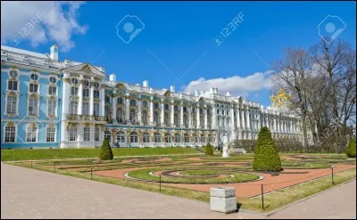 Quel est le pays de ce palais imposant ?