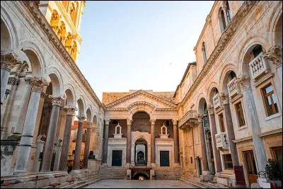 Dans quel pays ce palais se trouve-t-il ?