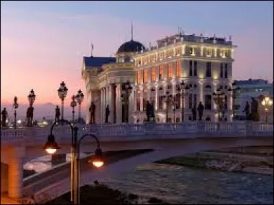 Ma capitale est "Skopje".