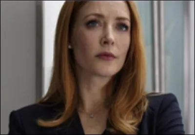 Avec qui Grace Barrows est-elle en couple dès les premiers épisodes ?