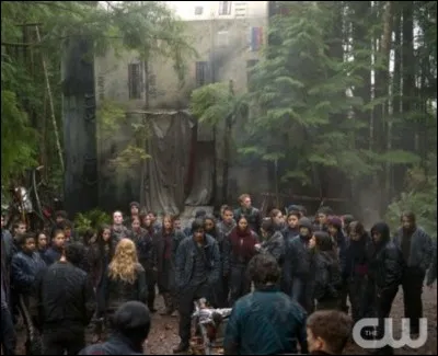 Quelle est la personne qui n'assiste pas à la bataille finale ?