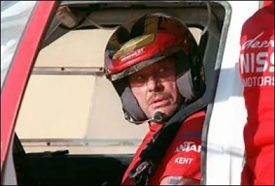 A quelle course automobile, Johnny Hallyday a-t-il participé en tant que pilote ?