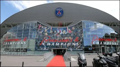 Quelle est la capacité d'accueil du Parc des Princes ?
