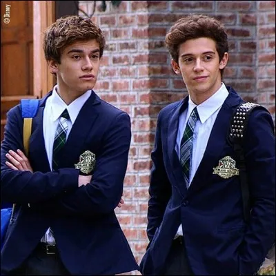 Qui est dans le groupe "photographie" du Blake avec Nina ?