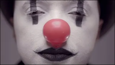 Quel est le nom du chanteur qui a sorti la musique se nommant "Clown" ?