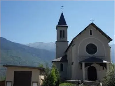 Nous sommes maintenant en Auvergne-Rhône-Alpes devant l'église Saint-Pierre de Montgilbert. Village dans la vallée de la Maurienne, il se situe dans le département ...