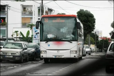 Par quel moyen te rends-tu à ton lieu de sport habituellement ?