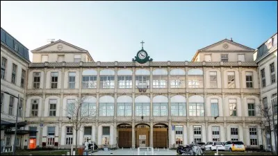 En quelle année l'hôpital de la Croix-Rousse a-t-il été inauguré ?