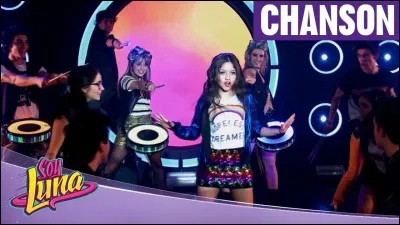 Sur cette image Luna chante...