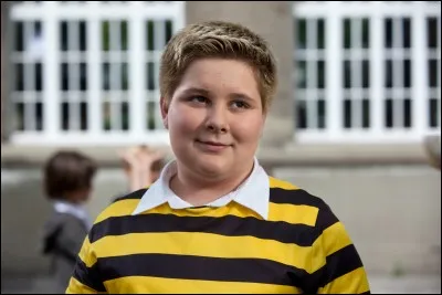 Quand il est interrogé au tableau pour les tables de multiplication, comment fait-il pour tricher ?