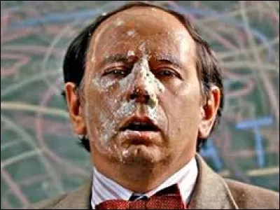 Comment s'appelle l'inspecteur qui se rend dans la classe ?