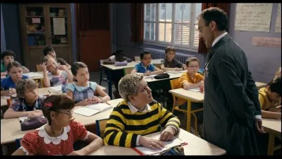 Que Ducobu veut-il faire, quand il dit à Léonie Gratin de fermer les yeux pendant 1 minute, en fixant la lune et son vu s'exaucera ?