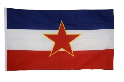 Que manque-t-il à "slave", pour avoir le nom d'un habitant d'un ancien pays du bloc soviétique ?