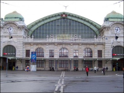 En quelle année la gare de Bâle CFF a-t-elle été mise en service ?