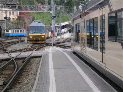 &Agrave; quelle altitude la gare de Montreux est-elle situ&eacute;e ?