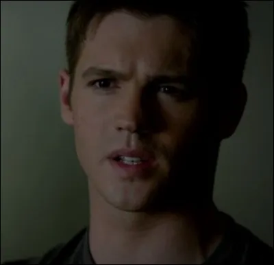 Comment s'appelle le frère d'Elena ?