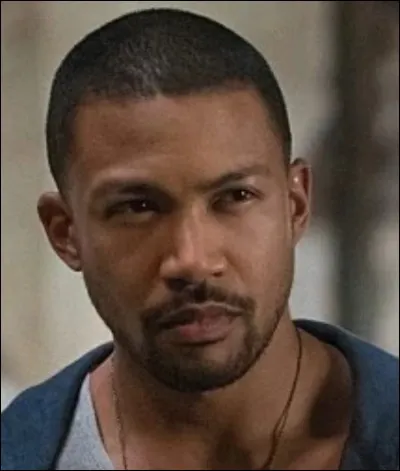 Comment s'appelle l'ancien protégé de Klaus ?