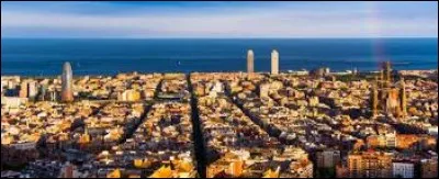 Nous terminons ce quiz avec une très grande ville d'Espagne, en Catalogne, communauté ayant failli réussir à devenir indépendante en 2017. Cette ville dépasse 1,6 million d'habitants. C'est...