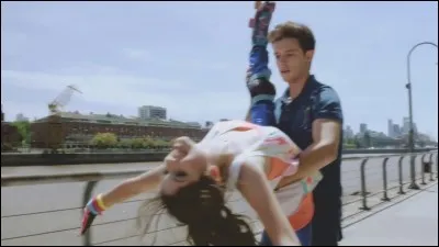 Sur cette image, Matteo chante...