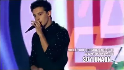 Sur cette image, Matteo chante...