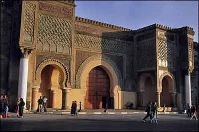 Qui est le maire de la ville de Mekn&egrave;s depuis 2009 ?