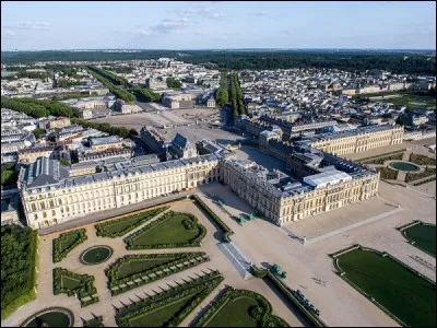 1682 > Nième Louis, grosse trouille des Parigots et nouvelle capitale : Versailles (entre nous, je n'ai jamais pu dégoter le moindre sorbet dans cette prétendue galerie !). Alors, combien d'hectares, le parc ?