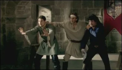 Au jeu de la balle, en fin de partie, quel est le premier joueur à exécuter sa figure ?